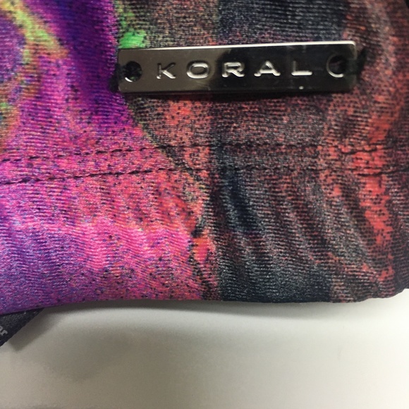 NEW Koral Immersion Long Sleeve Crop Top w Cut Outs Thumb Holes - Picture 10 of 14